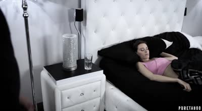 Lana Rhoades家中的女主人